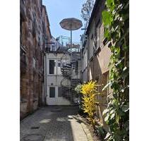 Ruhige Wohnung im Rückgebäude mit Kamin – Fürth Mathildenstraße