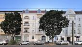 Foto - Großzügige Altbauwohnung mit 6 Zimmern, zwei Balkonen und Garten