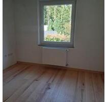 2-Zimmer Wohung - frisch saniert mit eigenem Eingang und Stellpla - Konradsreuth