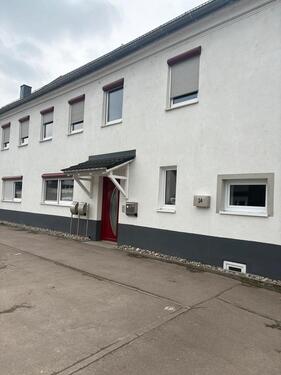 Foto - 2 Familien Haus mit Verkaufshalle Wohnfläche 240qm Halle 85qm