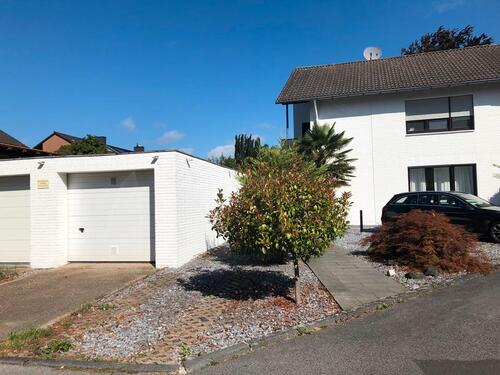 Foto - Doppelhaushälfte mit Garten, Garage, 4 Stellplätze, eingeb. Küche