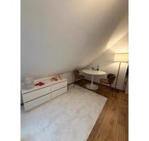 WG-Zimmer in harmonischer 4er-Frauen-WG in Frankfurt-Heddernheim - Waldenbuch