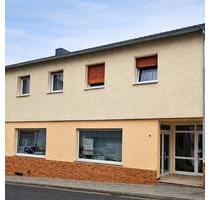 Wohn- und Geschäftshaus + Fachwerkhaus in Schöneck-Kilianstädten