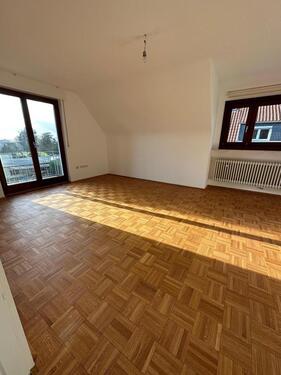 Foto - Ruhige, lichtdurchflutete 4-Zimmerwohnung mit Südbalkon