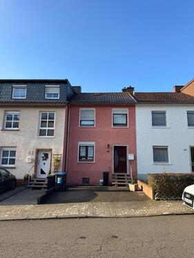 Foto - Reihenmittelhaus mit Potenzial in ruhiger Lage von St. Ingbert