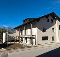 Neue großzügige 2-Zi.-EG-Gartenwohnung mit Fußbodenheizung und großer Südterrasse - Übersee