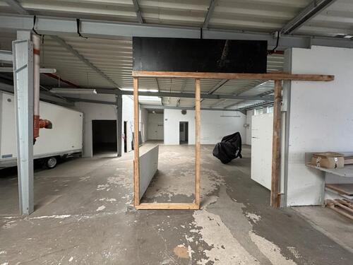 Foto - Stellplatz in Halle für Wohnmobil, Auto, Anhänger, Motorrad etc.