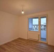 ERSTBEZUG nach Sanierung! Zentrale 2-Zi-Whg mit Balkon - Düsseldorf Stadtmitte