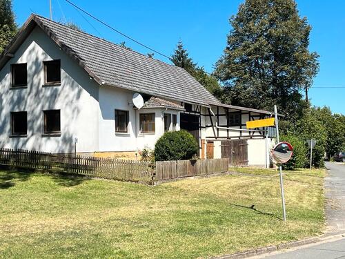Foto - Bauernhaus mit Scheune und Nebengebäude