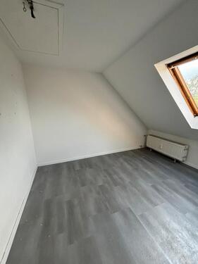 Foto - 2- Zimmer DG Wohnung gegenüber dem Oststadtpark