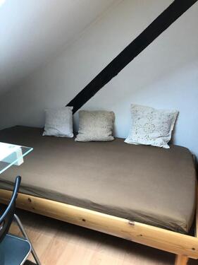 Foto - 2 Dachzimmer - 480,00&nbsp;EUR Kaltmiete, ca.&nbsp; 18,00&nbsp;m&sup2;