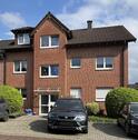 Foto - Moderne Erdgeschosswohnung mit überdachter Terrasse und Garten