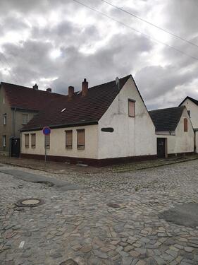 Foto - Haus mit Dachgeschoss, Keller, kl. Hof und Stallgebäude