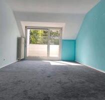 Schöne Dachgeschosswohnung mit Balkon - Solingen Central