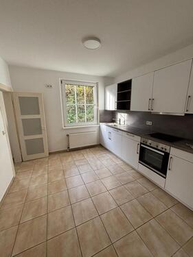 Foto - Gut geschnittene 3-Zimmer-Wohnung mit Einbauküche, Tageslichtbad und Stellplatz