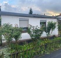 Stark renovierungsbedürftiges Haus Bungalow mit Großem Garten - Köln Porz