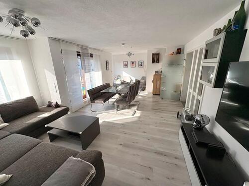 Foto - Großzügige 4,5-Zimmer Wohnung mit 4 Balkonen - komplett renoviert