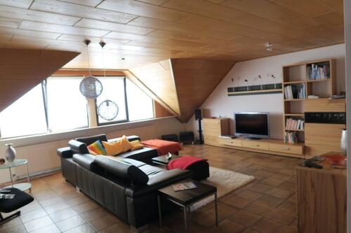 Foto - Attraktive 3-Zimmer Dachwohnung in ruhigen 3-Fam.Haus