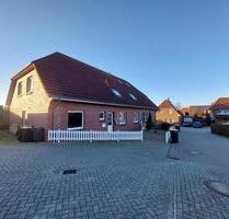 Gepflegte Maisonette-Wohnung mit Balkon + Garage - Schortens