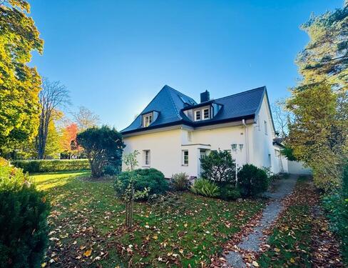 Foto - Executive Rental – Fully Furnished Detached House – Renovated