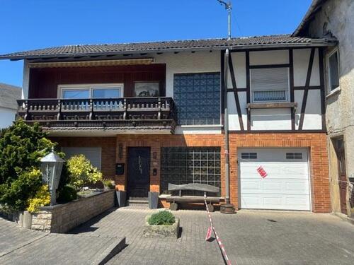 Foto - Charmantes Einfamilienhaus mit großem Grdst. & Nebengebäuden