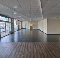 Traumhaft-große + moderne Gewerbe-Räume für Maler- und Elektro-Großhandel, Outlet-Center, Sportstudio, Schuhgeschäft etc. in Bad Salzuflen