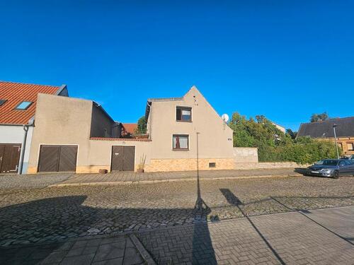 Foto - Einfamilienhaus, Nebengelaß mit Garage, knapp 300m² Grundstück