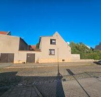 Einfamilienhaus, Nebengelaß mit Garage, knapp 300m² Grundstück - Calbe (Saale)