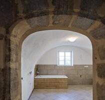 Stilvolle Erdgeschosswohnung mit Gewölbebad und Einbauküche - Nürnberg Katzwang