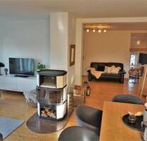 Wohntraum im sanierten Altbau 4 Zi. EBK 2 Balkone Kaminofen in Rintelner Kernstadt