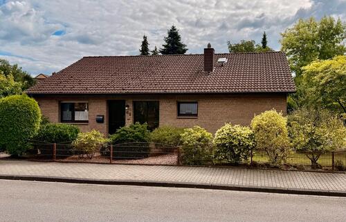 Foto - Freistehendes Einfamilienhaus mit grossem Garten und Keller
