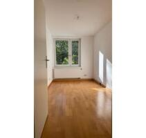 Helle 4 Zimmer Wohnung in Niederzwehren - Kassel