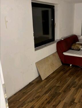 Foto - Einfamilienhaus drei Zimmer 100 Qm große Garage und