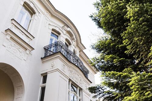 Foto - Luxuswohnung in Bestlage: Herrschaftliche Altbau-Villa mit Einbauküche und drei Balkonen