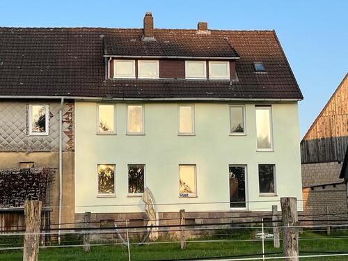 Foto - landwirtschaftliches Großfamilienhaus mit Stallung