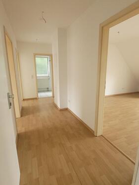 Foto - Günstige und gepflegte 2 Zimmer-DG-Wohnung mit Balkon in ruhiger Umgebung (WBS erforderlich)