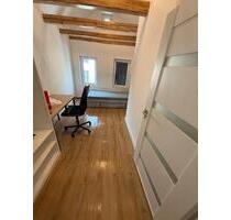 Schöne großzügige Dachgeschoss Wohnung im Herzen von Hedelfingen - Stuttgart