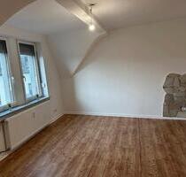 Idar, 2 ZKB, Mietwohnung (DG) frisch saniert - Idar-Oberstein