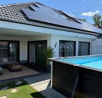 Bungalow-Highlight: Modern wohnen + ca. 120 m2 zusätzliche Fläche - Mössingen