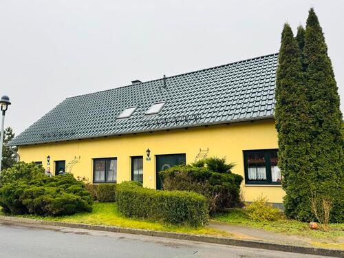 Foto - Dachgeschoss, 90 m², 3 Zimmer – Kamin, großer Balkon & Carport