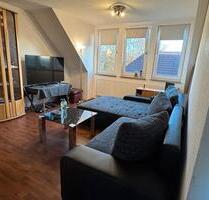 Möblierte 1.5- Zimmer- DG Wohnung mit separatem Schlafbereich - Norden