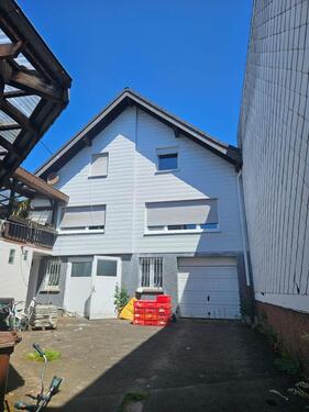Foto - Großzügiges Zweifamilienanwesen mit über 2.000 m² Grundstück dire