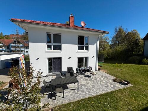 Foto - Einfamilienhaus in einem ruhigen kleinen Wohngebiet zu vermieten.