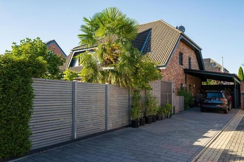 Foto - moderne Doppelhaushälfte mit Wannenkeller, Carport, Gartenhaus