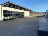 Foto - Sofort verfügbar! Große Industriehalle mit Freifläche & Parkplätze, Büro mit WC und Küche