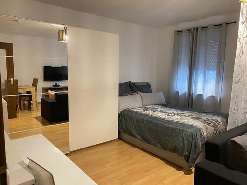 Foto - Helle & Voll Möblierte 1,5-Zimmer-Wohnung in Zentraler Lage-HOMBU