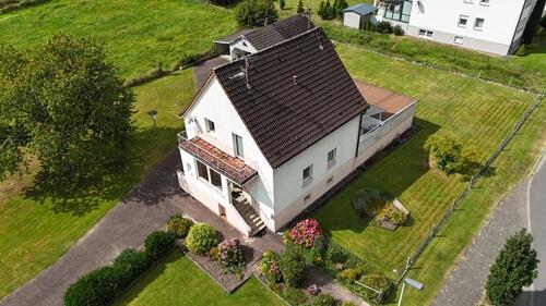 Foto - Einfamilienhaus mit großem Grundstück
