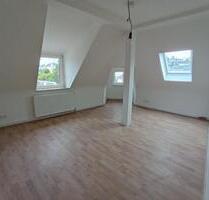 hellerenovierte Dachgeschoß-Wohnung über den Dächern von Hagen