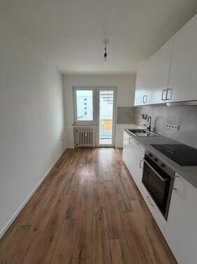 Foto - 1-Zimmer-Wohnung mit neuer Einbauküche & Balkon in Köln-Neuehren