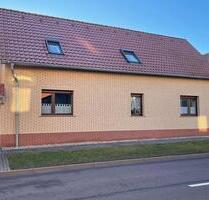 Einfamilienhaus mit Nebengebäude, Garten und Pool - Wettin-Löbejün